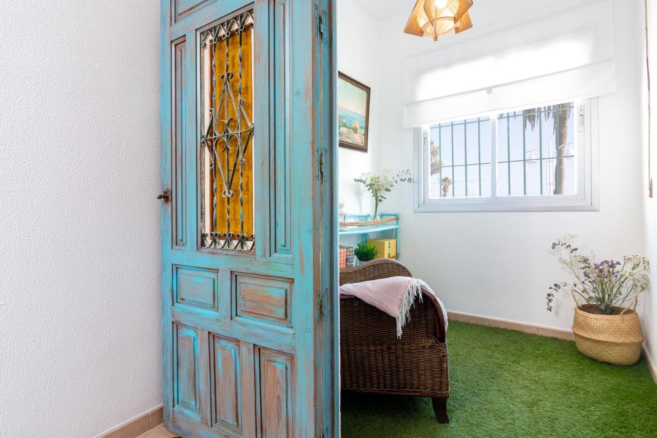 Sea & Wave Al Rolo Beach Apartment Malaga Bagian luar foto