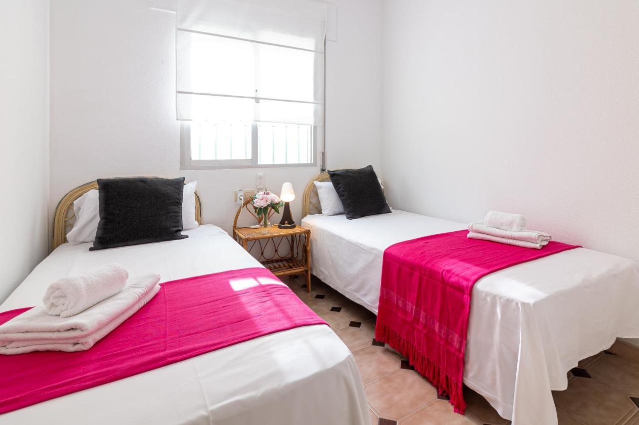 Sea & Wave Al Rolo Beach Apartment Malaga Bagian luar foto