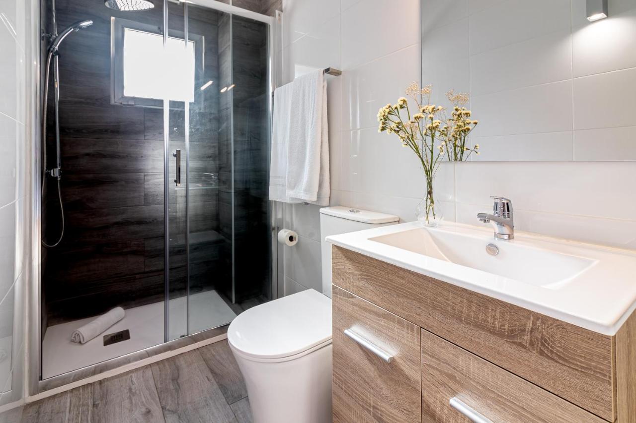 Sea & Wave Al Rolo Beach Apartment Malaga Bagian luar foto