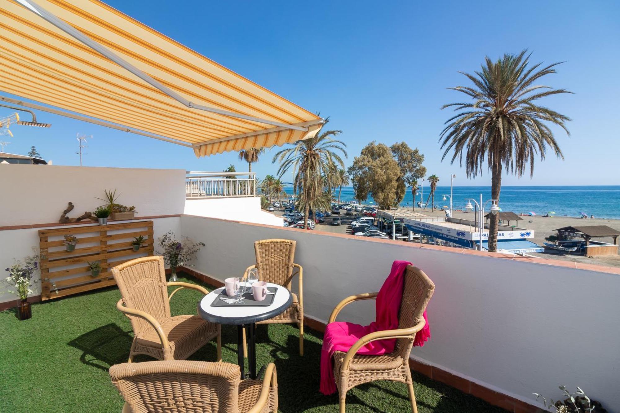 Sea & Wave Al Rolo Beach Apartment Malaga Bagian luar foto